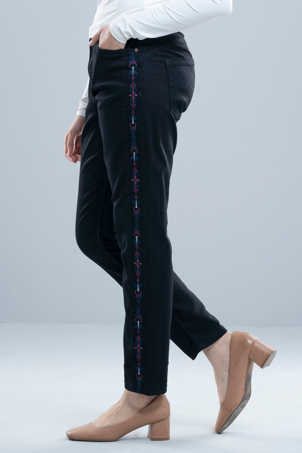Women’s Slim Fit Embroidered Denim Pants Chic & Comfortable Style