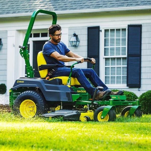 John Deere Z530M Zero-Turn Riding Lawn Mower 54 in. 24 HP V-Twin GAS Dual Hydrostatic BG21196